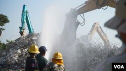 FILE PHOTO- The rescue team searched among the ruins for signs of life after building collapse in Kep province, Cambodia, January 5, 2020. (Khan Sokummono/VOA Khmer)