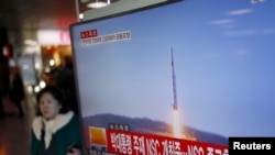 Wani hoton talbijin ya na nuna yadda Korea ta arewa ta yi gwajin makamin roka mai tafiyar dogon zango