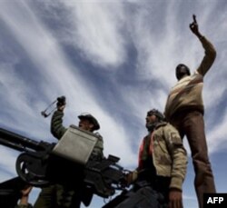 Liviyada armiya hujumga o’tgan, muxolifat shaharlarni boy bermoqda