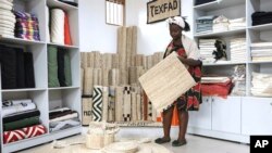 Ugandan Company Turns Banana Waste Into Handicrafts