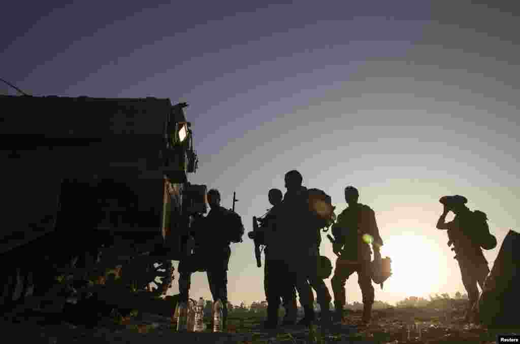 Israeli soldiers stand near the border with Gaza, July 30, 2014.