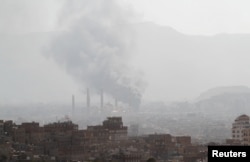 Smoke rises during a battle between forces loyal to former Yemeni President Ali Abdullah Saleh and Houthi fighters, in Sana'a, Yemen, Dec. 2, 2017.