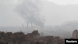 Smoke rises during a battle between forces loyal to former Yemeni President Ali Abdullah Saleh and Houthi fighters, in Sana'a, Yemen, Dec. 2, 2017. 