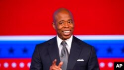 Eric Adams, président de l'arrondissement de Brooklyn et candidat démocrate à la mairie de New York, prend la parole lors d'un débat à New York, le 26 octobre 2021. 