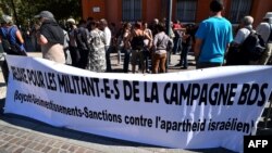 Para aktivis BDS melakukan unjuk rasa di kota Toulouse, Perancis (foto: dok). 