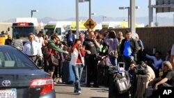 Prezident Muhammad Mursiy ustidan sud jarayoni Qohiradagi politsiya akademiyasi binosida o'tmoqda, Misr, 3-noyabr, 2013-yil