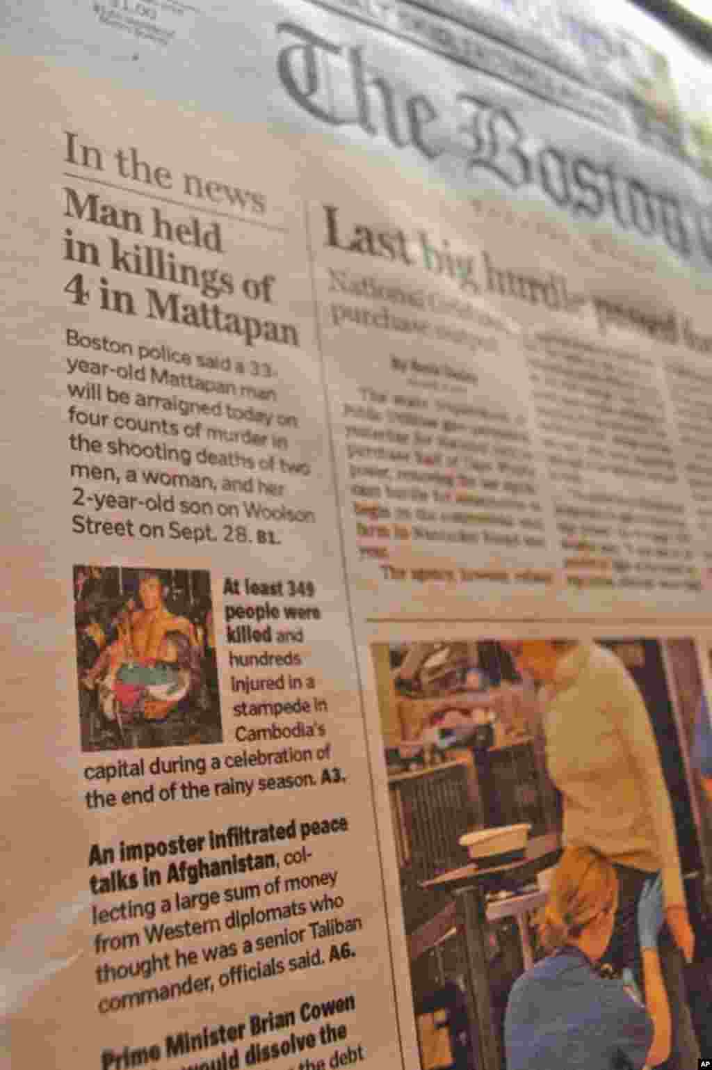 កាសែត Boston Globe ផ្សាយ​អំពី​ព្រឹត្តិការណ៍​នៅ​កម្ពុជា។ ទី​ក្រុង​ Lowell រដ្ឋ Massachusetts​ ដែល​ស្ថិនត​នៅ​ប្រហែល​​មួយ​ម៉ោង​ភាគ​ពាយ័ព្យ​ក្រុង​ Boston ជា​សហគមន៍​ខ្មែរ​ដែល​ធំ​ជាង​គេ​ទៅ​២​នៅ​សហរដ្ឋ​អាមេរិក។ ក្រុង​នេះ​ត្រូវ​គេ​គិត​ថា​មាន​ពលរដ្ឋ​ខ្មែរ​រស់​នៅ​យ