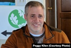 Chris Helzer, science director for Nature Conservancy of Nebraska, in describing the arrival of the sandhill cranes, said, "The best description I've read is like a dandelion seed falling gently."