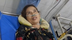 អ្នកស្រី សេង ចាន់ថន អាយុ៤៨ឆ្នាំ សម្រាកព្យាបាល នៅមន្ទីរពេទ្យខ្មែរសូវៀត រាជធានីភ្នំពេញ ក្រោយត្រូវបានចាប់បោកផ្ទប់នឹងថ្នល់ នៅថ្ងៃទី៤ ខែកញ្ញា ឆ្នាំ២០២០។ (រូបថតផ្តល់ឲ្យ)