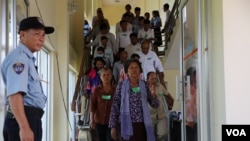 Members of the public come to the Extraordinary Chambers in the Courts of Cambodia (ECCC) to hear the testimony of Kaing Guek Eav, alias Duch, former chairman of S-21 Security Centre on the trial in Case 002/02 in Phnom Penh on Wednesday, June 07, 2016. (Hean Socheata/VOA Khmer)
