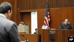 Judge Michael Pastor (R) listens as Jackson family representative, attorney Brian Panish (L) speaks at the sentencing hearing of Dr. Conrad Murray, who was sentenced to the maximum four years in the death of pop star Michael Jackson in Los Angeles, Novemb