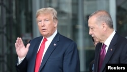 Presiden Donald Trump dan Presiden Turki Recep Tayyip Erdogan di markas NATO, Brussels, Belgia, 11 Juli 2018.