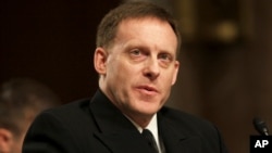 Kepala Komando Dunia Maya Amerika, Laksamana Michael Rogers memberikan keterangan di depan Komisi Kongres AS (foto: dok).