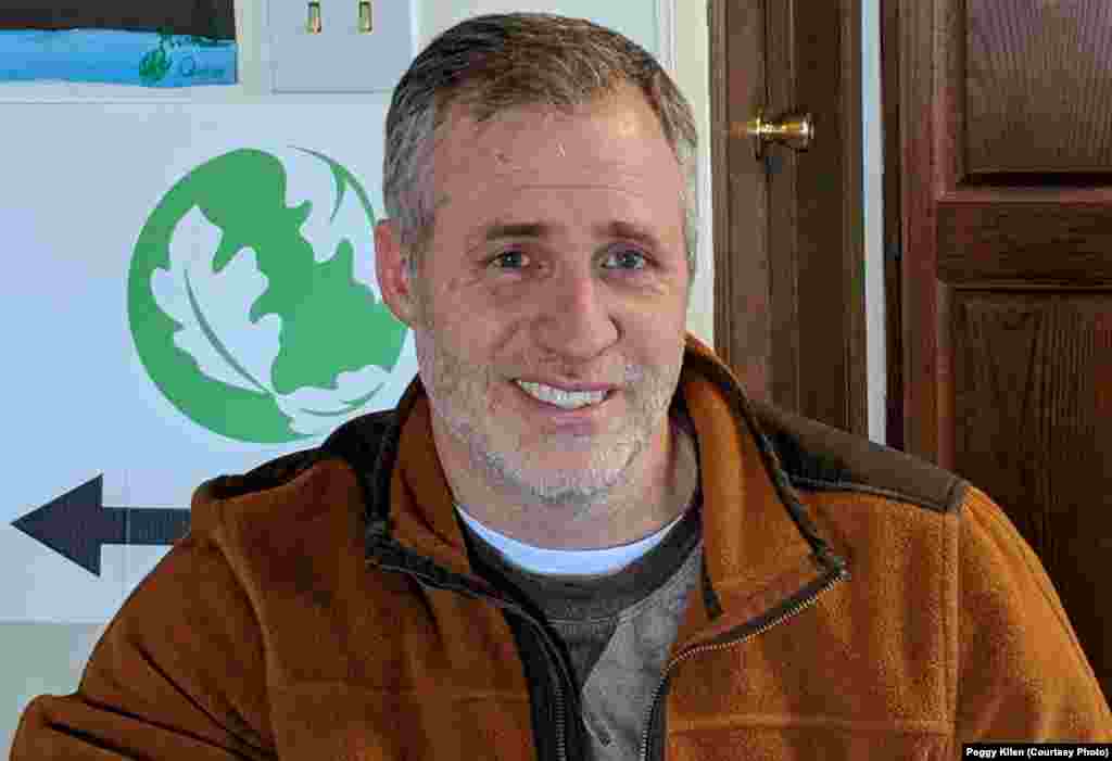 Chris Helzer, science director for Nature Conservancy of Nebraska, in describing the arrival of the sandhill cranes, said, "The best description I've read is like a dandelion seed falling gently."