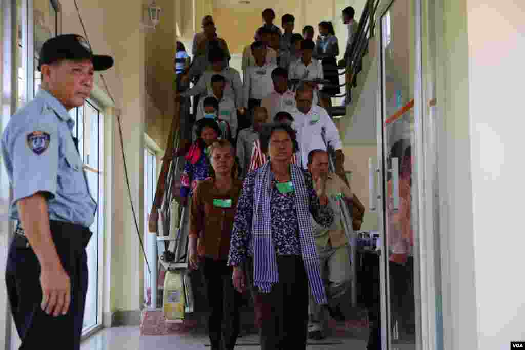 Members of the public come to the Extraordinary Chambers in the Courts of Cambodia (ECCC) to hear the testimony of Kaing Guek Eav, alias Duch, former chairman of S-21 Security Centre on the trial in Case 002/02 in Phnom Penh on Wednesday, June 07, 2016. (Hean Socheata/VOA Khmer)