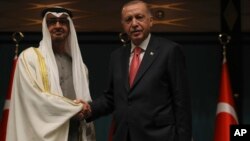 رئیس جمهوری ترکیه (راست) و ولیعهد ابوظبی.