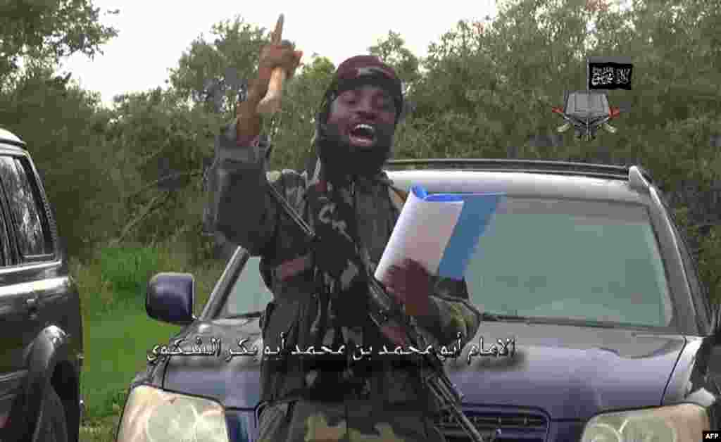 Abubakar Shekau, chef du mouvement extrémiste islamiste Boko Haram, dit qu&rsquo;il n&rsquo;est pas mort et déclare avoir créé un califat dans le Nord du Nigéria, dans une vidéo dont l&rsquo;AFP a obtenu une copie. 