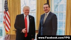  საქართველოს ელჩი დავით ბაქრაძე პრეზიდენტ ტრამპთან ერთად
