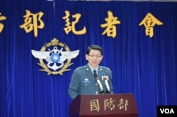 台湾国防部发言人罗绍和在3月11日记者会上 （美国之音申华拍摄）