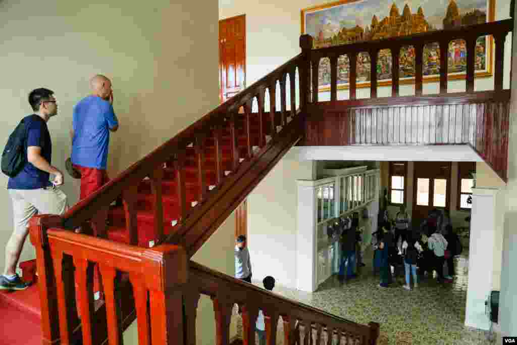 បរិវេណ​ខាង​ក្នុង​ នៃ​អគារ​ធំ​នៃ​សាលា​រាជធានី​ភ្នំពេញ​ ដែល​បាន​បើក​ឲ្យ​ចូល​ទស្សនា​ជា​សាធារណៈ​ នៅ​ទិវា​បេតិកភណ្ឌ​ កាល​ពី​ថ្ងៃ​ទី​៣០​ ខែ​កញ្ញា​ ឆ្នាំ​២០១៧។ (នូវ​ ពៅ​លក្ខិណា​/VOA) ​