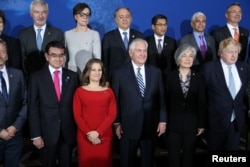 16일 캐나다 밴쿠버 컨벤션센터에서 '한반도 안보 및 안정에 관한 벤쿠버 외교장관회의'가 열렸다. 각국 장관들이 기념촬영을 하고 있다.