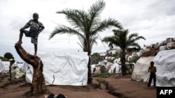 Des jeunes Congolais dans un camp de déplacés internes, à Kalemie, le 20 mars 2018.