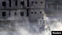 （资料图）库尔德武装与“伊斯兰国”激进分子交火，伊拉克基尔库克城内浓烟滚滚。