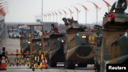 ឡាន​បើក​លើគោក​និង​ក្នុង​ទឹក​របស់​កូរ៉េ​ខាង​ត្បូង​ធ្វើ​ដំណើរ​ក្នុងពេល​ធ្វើ​សមយុទ្ធ​យោធា ​Foal Eagle ជាមួយ​សហរដ្ឋ​អាមេរិក នៅ​ក្រុង Pohang ប្រទេស​កូរ៉េ​ខាង​ត្បូង​ កាល​ពី​ខែ​មេសា ២០១៨។