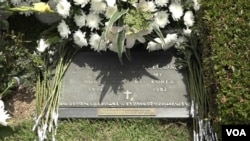 부산시 남구 유엔기념공원에 안장된 리처드 위트컴 장군의 묘비.