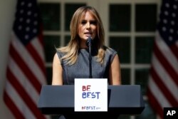 도널드 트럼프 미국 대통령의 부인 멜라니아 트럼프 여사가 7일 백악관에서 열린 '비 베스트(Be Best)' 아동 복지 운동 1주년 행사에 참석했다.