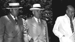 1950年6月27日的杜鲁门总统(中），这一天，他下令向韩国派遣美军。