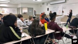 Suasana diskusi di sebuah SMA Katolik di Portland, Oregon, 15 April 2019. (Foto: dok).