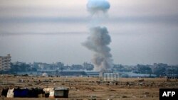 ផ្សែងហុយឡើង​ក្រោយ​ទាហាន​អ៊ីស្រាអែល​ទម្លាក់​គ្រាប់បែក​ពី​អាកាស​លើ​ទីក្រុង Rafah នៅ​តំបន់ហ្កាហ្សា កាលពីថ្ងៃទី៣១ ខែឧសភា ឆ្នាំ២០២៤។ 