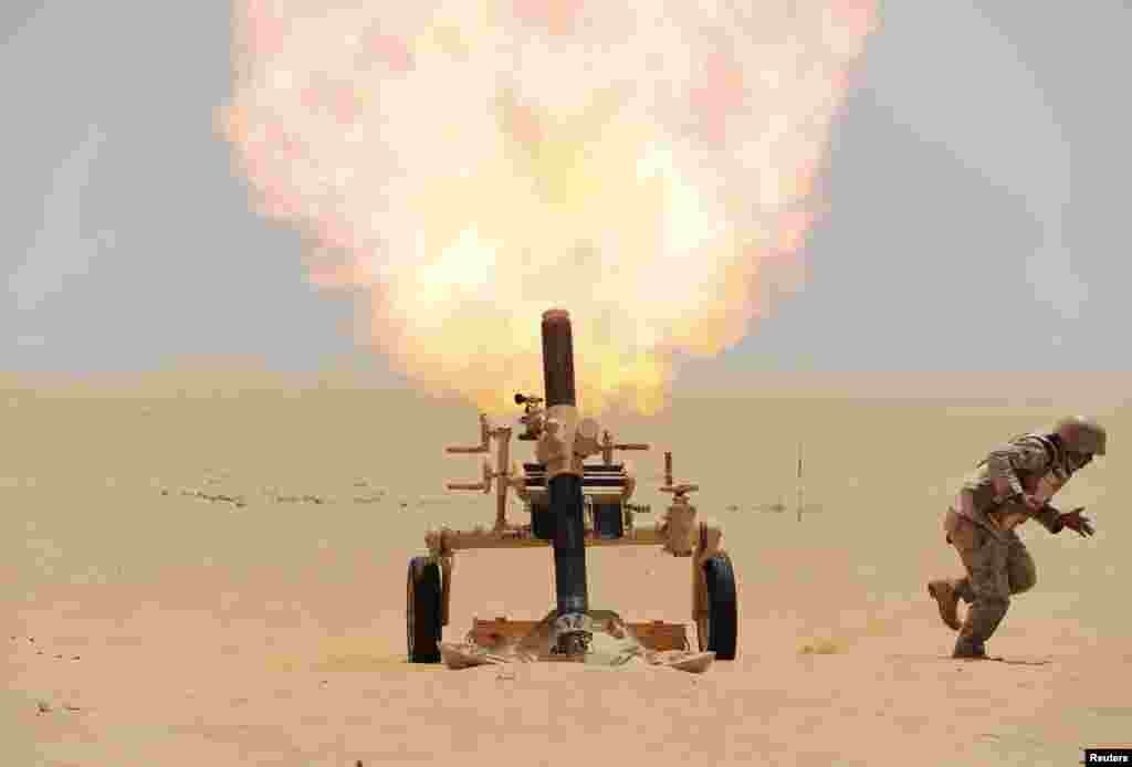 A Saudi soldier fires a mortar toward the Houthi position, at the Saudi/Yemen border, April 21, 2015.