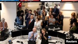 បុគ្គលិក​សារព័ត៌មាន The Washington Post អបអរ​ក្រោយពីទទួល​រង្វាន់ ​Pulitzer កាលពីថ្ងៃទី​៦ ឧសភា
​ឆ្នាំ២០២៤។