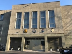 북한 평양의 독일대사관 건물. 영국과 스웨덴, 프랑스 대사관도 같은 건물을 쓰고 있다.