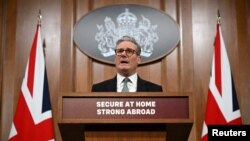 케이어 스타머 영국 총리가 2025년 2월 25일 런던에 있는 관저에서 국방비 지출에 관한 성명을 발표하고 있다.