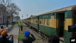 រថភ្លើង Samjhauta Express ដែល​ជា​រថភ្លើង​ផ្លូវ​ការ​របស់​ប៉ាគីស្ថាន បាន​ដំណើរ​ការ​ឡើង​វិញ ហើយ​នេះ​ជា​សញ្ញា​នៃ​ការ​ធូរស្រាល​នៃ​ភាព​តានតឹង​របស់​ប្រទេស​ឥណ្ឌា និង​ប៉ាគីស្ថាន។