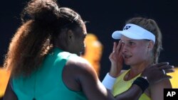 سرینا ویلیمز، زن امریکایی است که توانسته است پس از مادر شدن دوباره به میدان تینس حضور یابد.