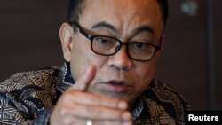 Menteri Komunikasi dan Informatika Budi Arie Setiadi saat diwawancara Reuters di Jakarta, Jumat, 14 Juni 2024. (Foto: Ajeng Dinar Ulfiana/Reuters)