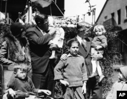 Will Rogers, (R) famous comedian and political satirist, and Babe Ruth, famous baseball player, visited Children Hospital in Boston, Massachusetts, 1929.