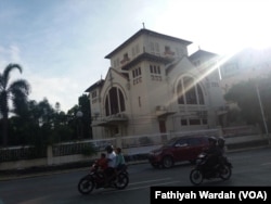 Gereja Koinonia, Jatinegara merupakan salah satu gereja yang menjadi sasaran bom tahun 2000. (VOA/Fathiyah)
