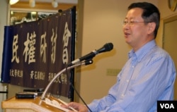 资料照片：2014年5月夏业良教授讲演（美国之音/国符）
