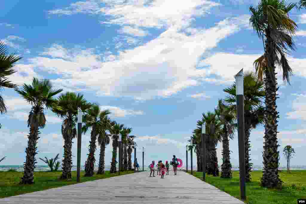 On a summer Sunday afternoon, there are more palm trees than people on Anaklia's new beachfront promenade. (V. Undritz for VOA)