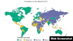 "Ozodlik uyi" xaritasida yashil rangdagi davlatlar erkin; binafsha rangdagi davlatlar erkin emas; binafsha va chiziqli davlatlar esa ahvol tobora tomonlashayotgan mamlakatlardir; sariq rangdagi davlatlar esa qisman erkin 