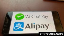 도널드 트럼프 미 대통령은 5일 위챗페이와 알리페이를 포함한 8개 중국 거래 애플리케이션을 금지하는 행정명령을 내렸다. . 