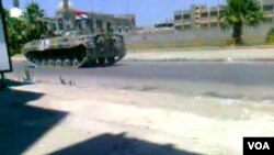 Militer Suriah masih terus menggunakan kekerasan terhadap aksi demonstrasi seperti yang terjadi di kota Homs (17/8).