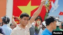 A protester gestures as he marches during an anti-China protest in Vietnam's southern Ho Chi Minh city, May 18, 2014. 