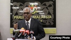 លោក Charles Santiago ​ប្រធាន​​ក្រុម​សមាជិក​សភា​អាស៊ានដើម្បី​សិទ្ធិមនុស្ស។ (រូបថត​ដក​ស្រង់​ចេញ​ពី​ហេ្វសប៊ុក Charles Santiago)