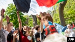 Propalestinski demonstranti na protestu u kampu Univerziteta Pensilvanije, 28. april 2024. (Photo by Matthew Hatcher / AFP)